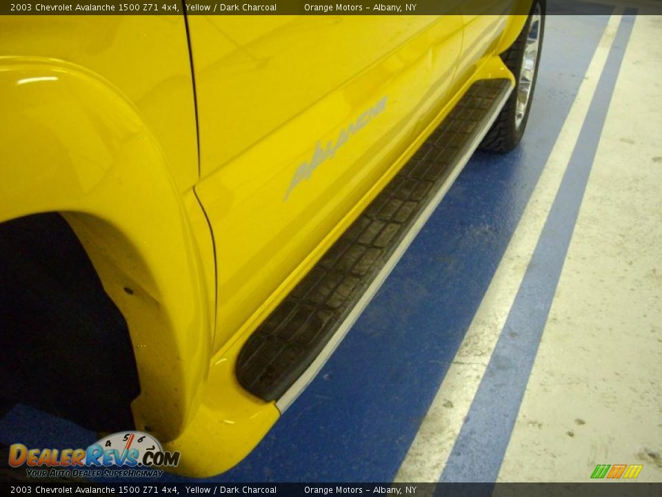 2003 Chevrolet Avalanche 1500 Z71 4x4 Yellow / Dark Charcoal Photo #3
