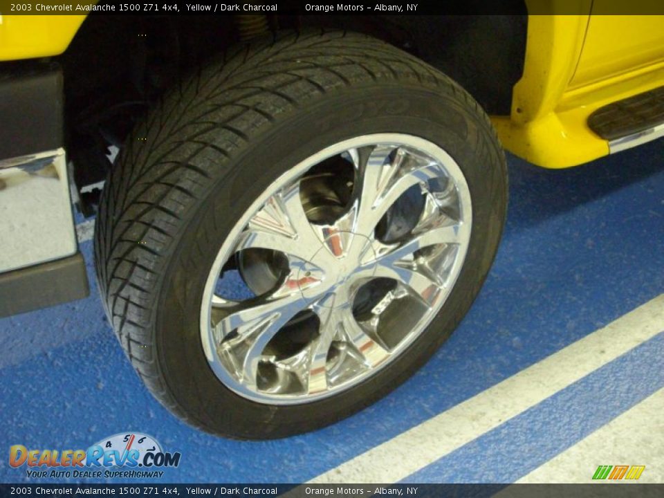 2003 Chevrolet Avalanche 1500 Z71 4x4 Yellow / Dark Charcoal Photo #5