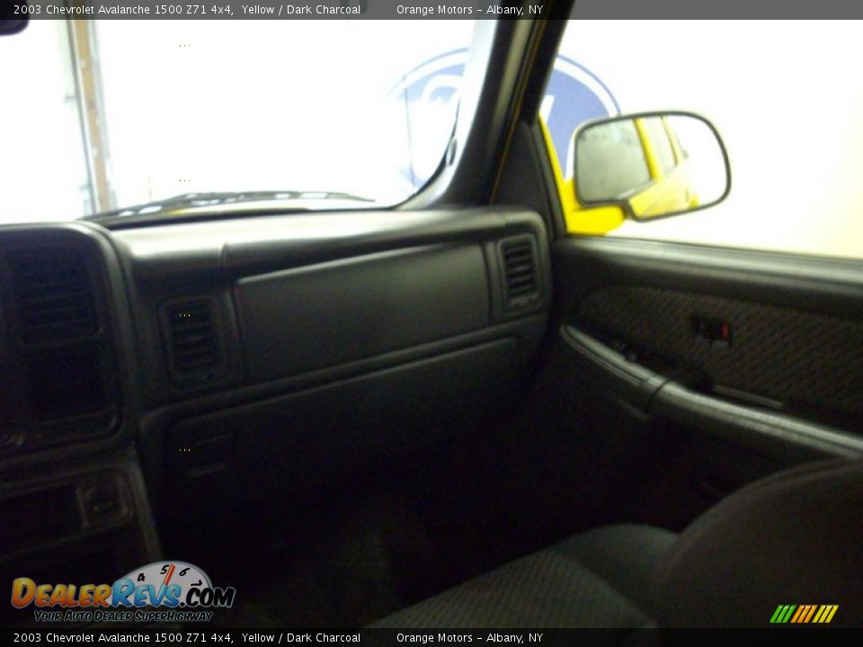 2003 Chevrolet Avalanche 1500 Z71 4x4 Yellow / Dark Charcoal Photo #10
