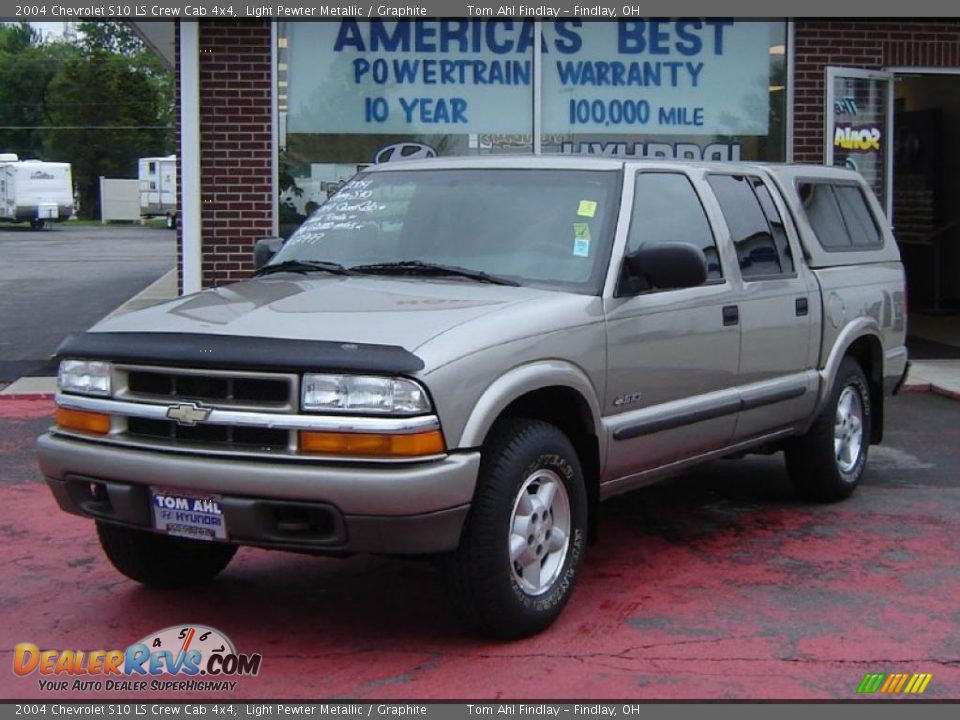 2004 Chevrolet S10 LS Crew Cab 4x4 Light Pewter Metallic / Graphite Photo #1