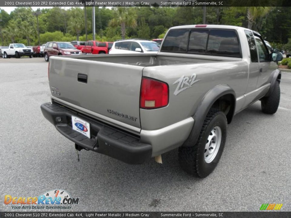 2001 Chevrolet S10 ZR2 Extended Cab 4x4 Light Pewter Metallic / Medium Gray Photo #10