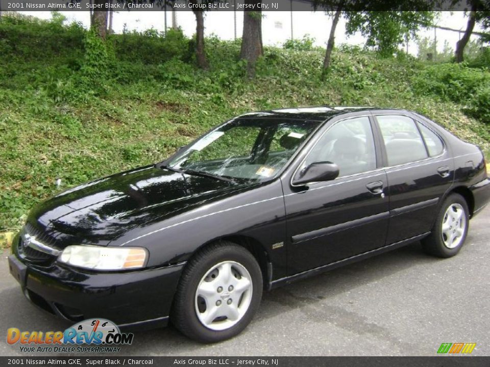 2001 Nissan Altima GXE Super Black / Charcoal Photo #1