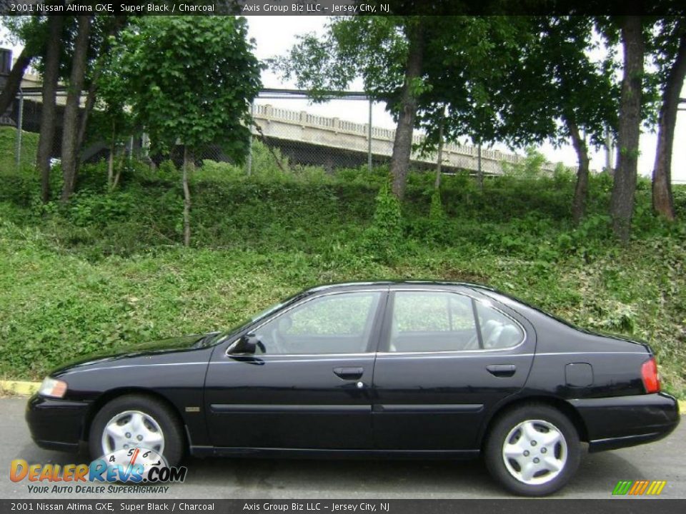 2001 Nissan Altima GXE Super Black / Charcoal Photo #2