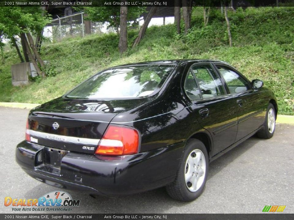 2001 Nissan Altima GXE Super Black / Charcoal Photo #8