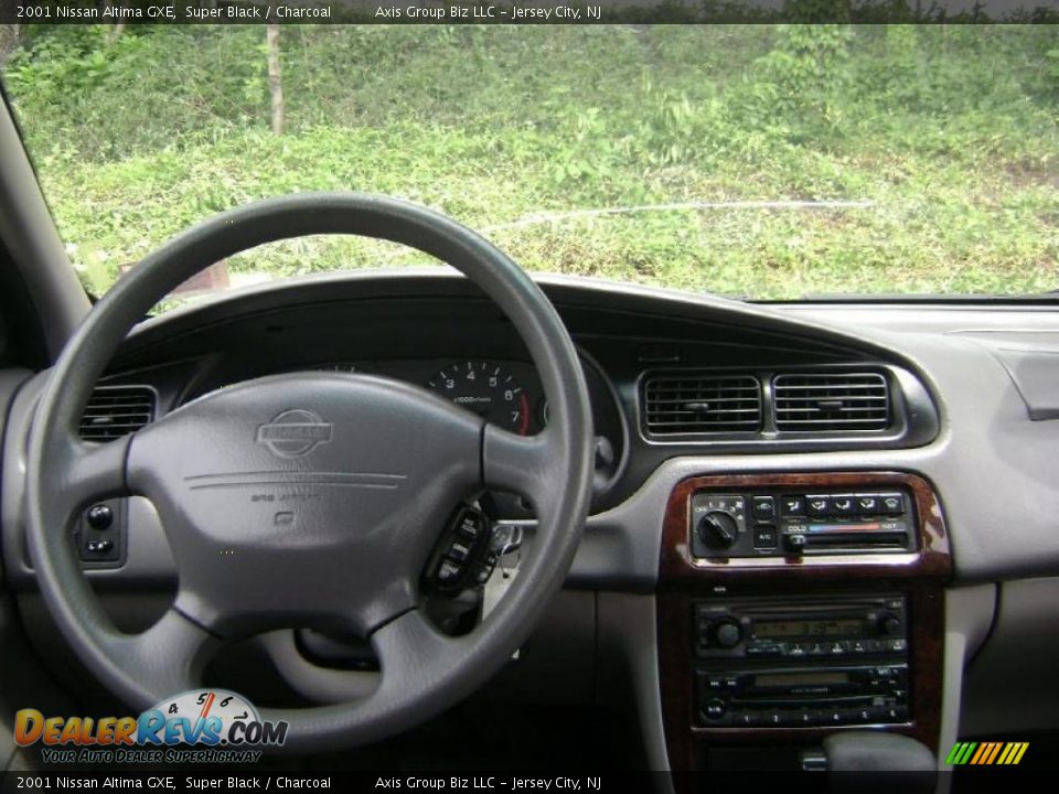 2001 Nissan Altima GXE Super Black / Charcoal Photo #9