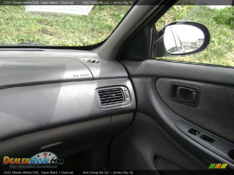 2001 Nissan Altima GXE Super Black / Charcoal Photo #11