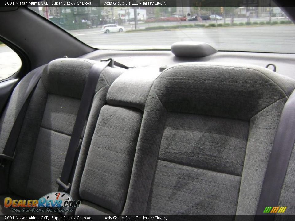 2001 Nissan Altima GXE Super Black / Charcoal Photo #12