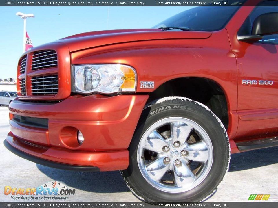 2005 Dodge Ram 1500 SLT Daytona Quad Cab 4x4 Go ManGo! / Dark Slate Gray Photo #2