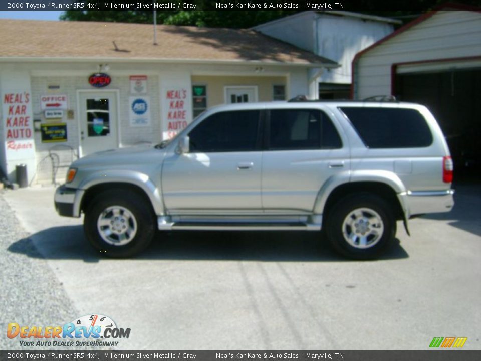 2000 Toyota 4Runner SR5 4x4 Millennium Silver Metallic / Gray Photo #3