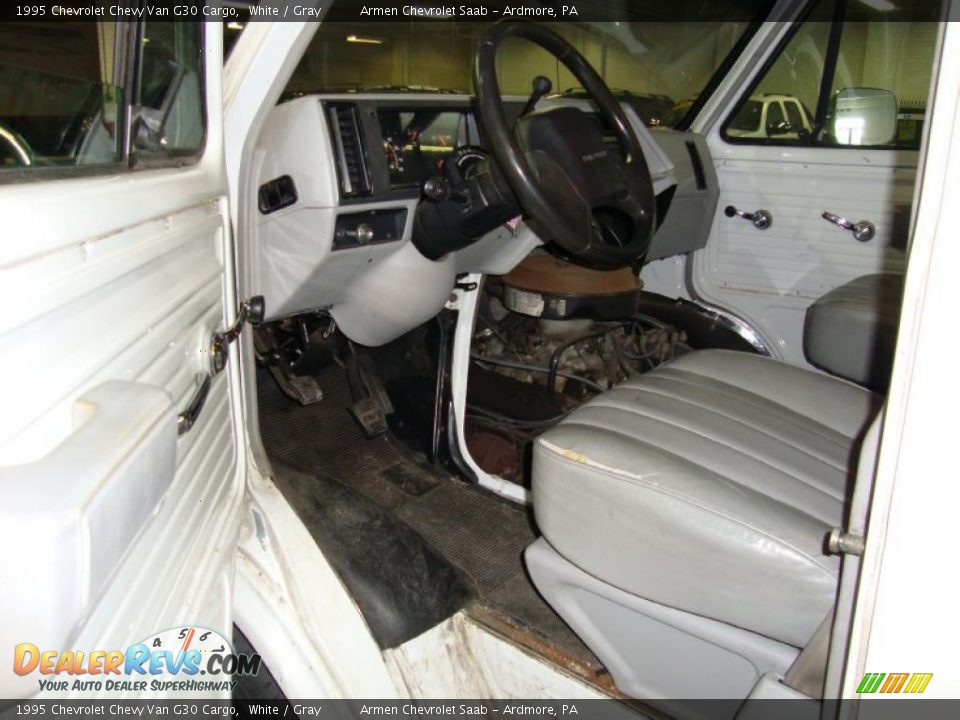 1995 Chevrolet Chevy Van G30 Cargo White / Gray Photo #12