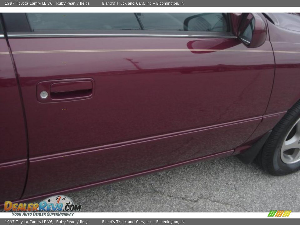 1997 Toyota Camry LE V6 Ruby Pearl / Beige Photo #8