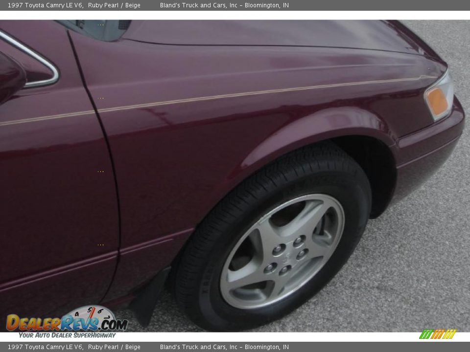 1997 Toyota Camry LE V6 Ruby Pearl / Beige Photo #9