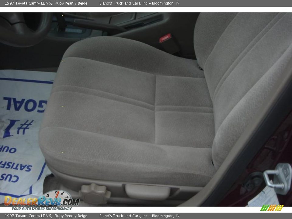 1997 Toyota Camry LE V6 Ruby Pearl / Beige Photo #17