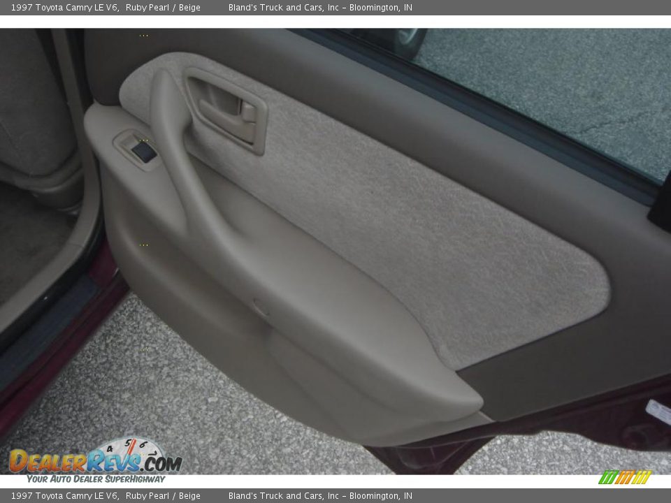 1997 Toyota Camry LE V6 Ruby Pearl / Beige Photo #31