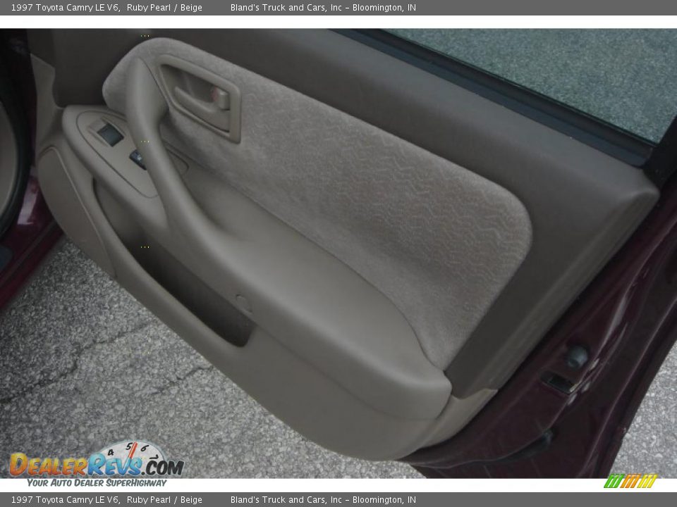 1997 Toyota Camry LE V6 Ruby Pearl / Beige Photo #34