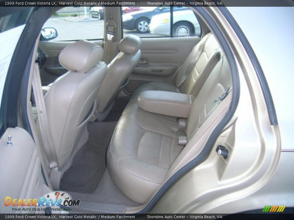 1999 Ford Crown Victoria LX Harvest Gold Metallic / Medium Parchment Photo #9