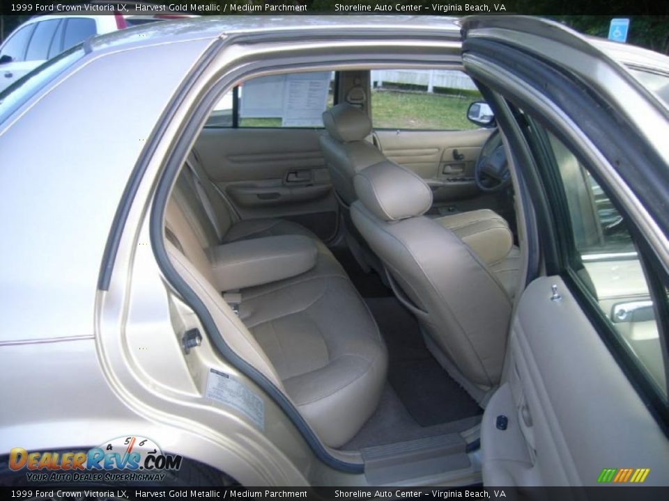 1999 Ford Crown Victoria LX Harvest Gold Metallic / Medium Parchment Photo #11