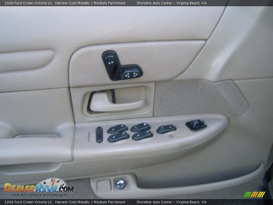 1999 Ford Crown Victoria LX Harvest Gold Metallic / Medium Parchment Photo #16