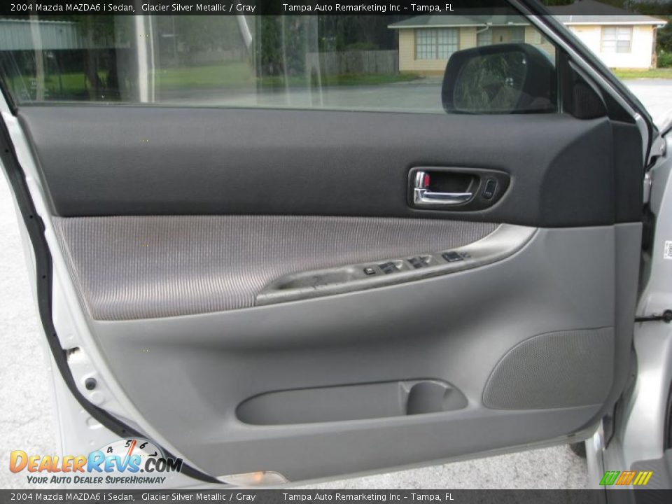 2004 Mazda MAZDA6 i Sedan Glacier Silver Metallic / Gray Photo #19