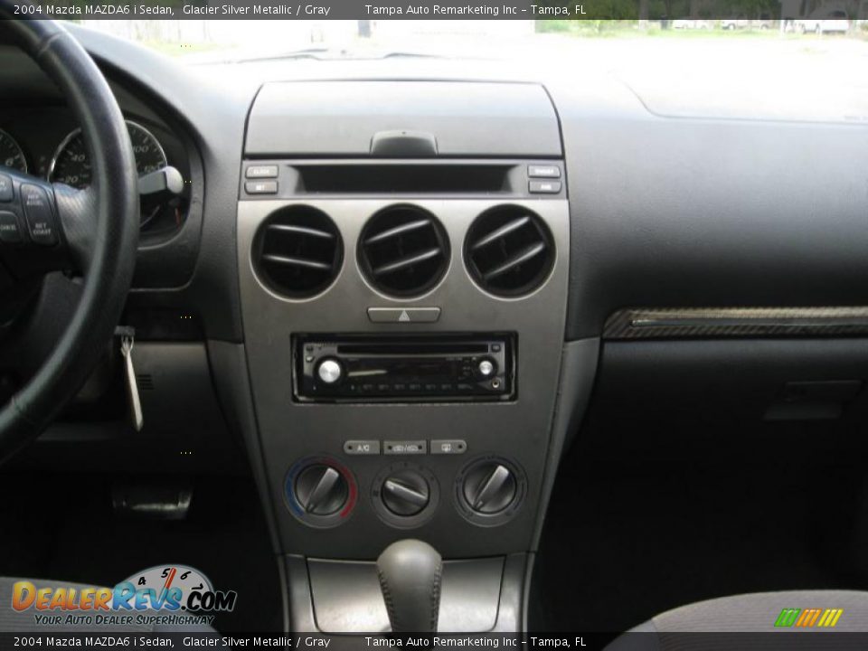 2004 Mazda MAZDA6 i Sedan Glacier Silver Metallic / Gray Photo #29