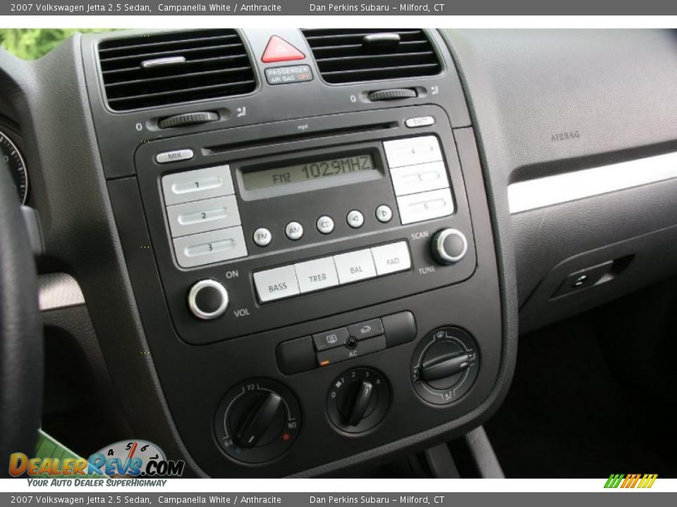 2007 Volkswagen Jetta 2.5 Sedan Campanella White / Anthracite Photo #22