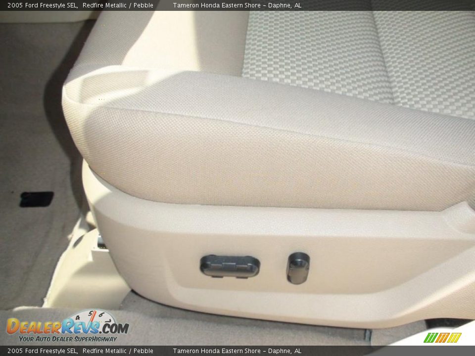 2005 Ford Freestyle SEL Redfire Metallic / Pebble Photo #17