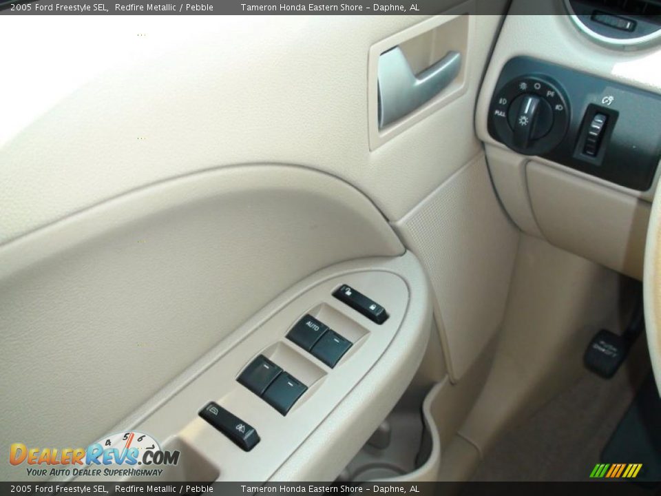 2005 Ford Freestyle SEL Redfire Metallic / Pebble Photo #19