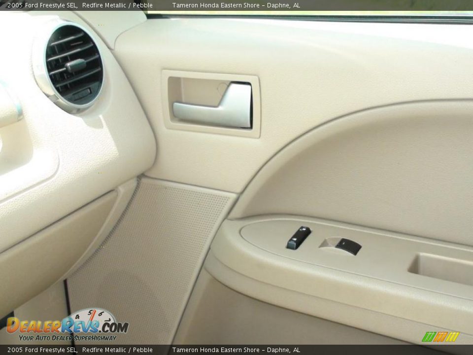 2005 Ford Freestyle SEL Redfire Metallic / Pebble Photo #27