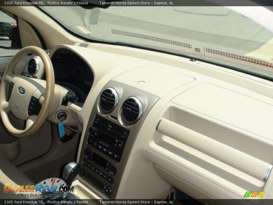 2005 Ford Freestyle SEL Redfire Metallic / Pebble Photo #28