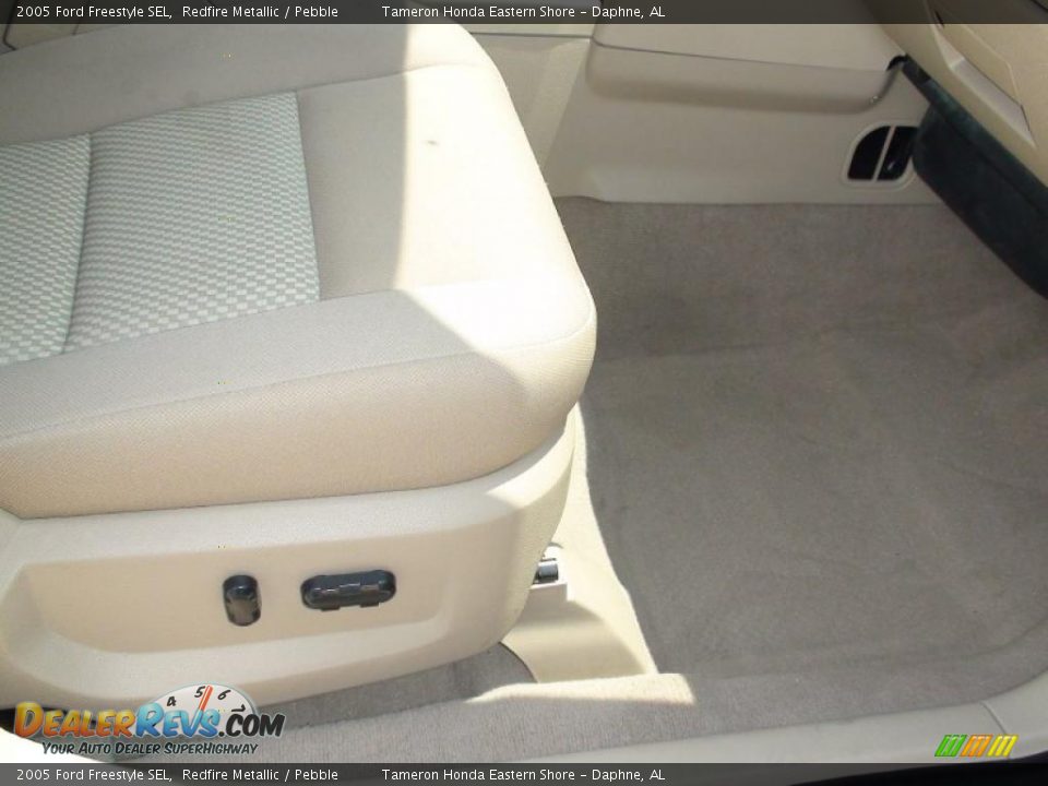 2005 Ford Freestyle SEL Redfire Metallic / Pebble Photo #30