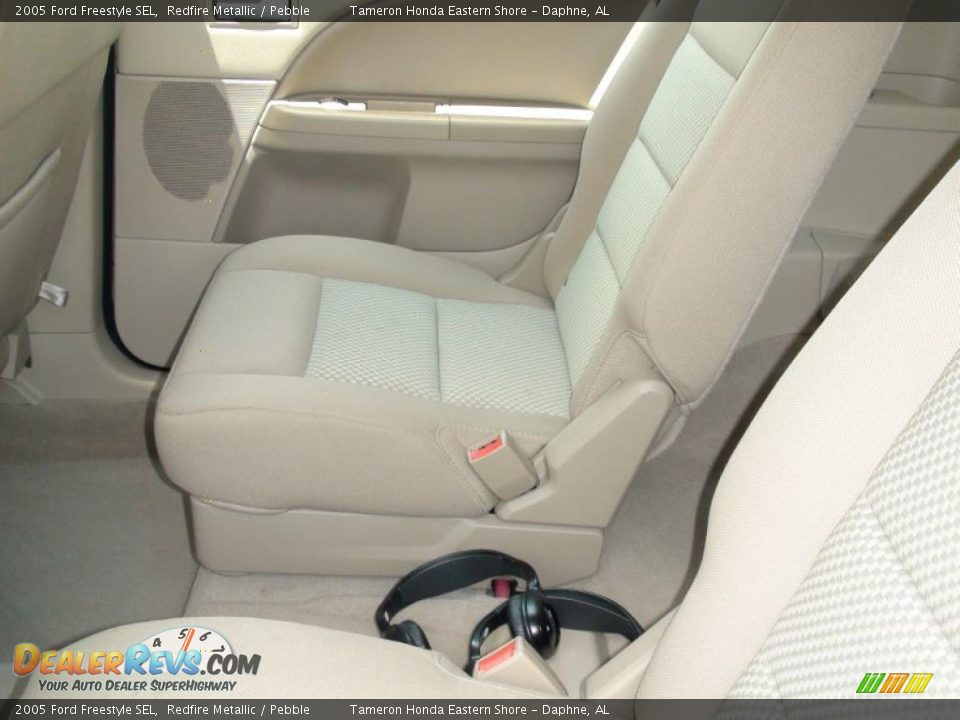 2005 Ford Freestyle SEL Redfire Metallic / Pebble Photo #32