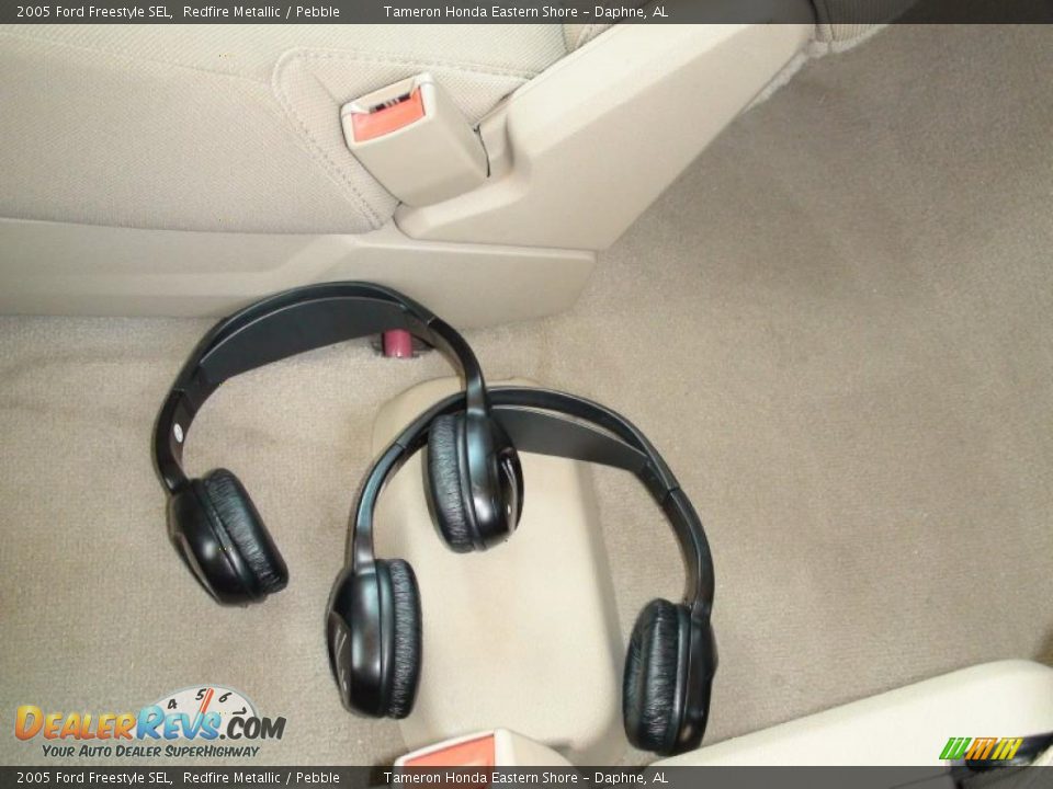 2005 Ford Freestyle SEL Redfire Metallic / Pebble Photo #35