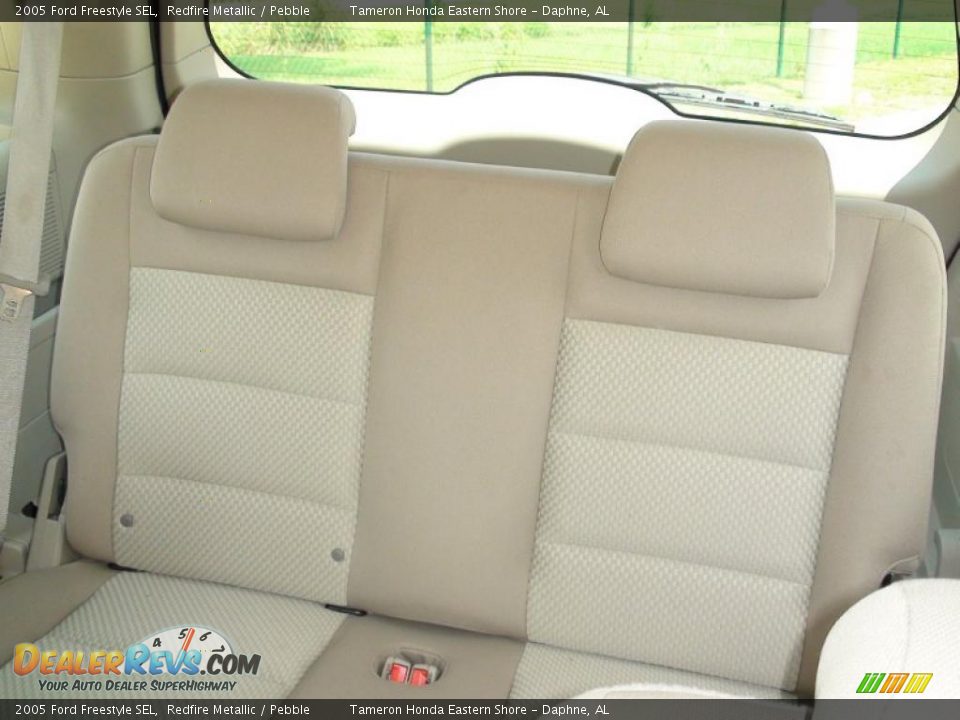 2005 Ford Freestyle SEL Redfire Metallic / Pebble Photo #36
