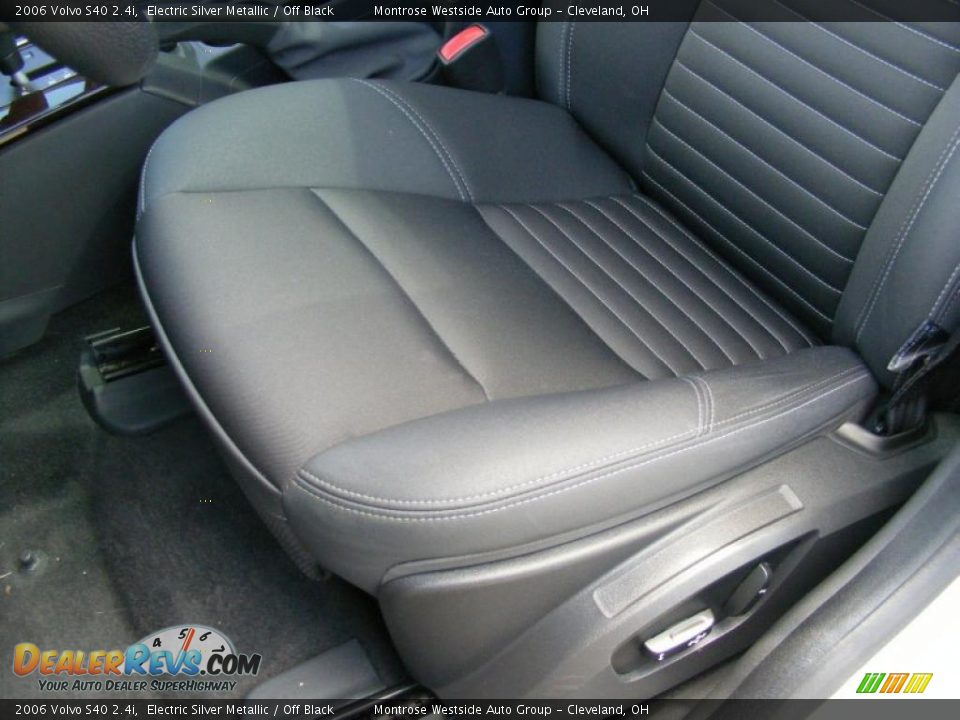 2006 Volvo S40 2.4i Electric Silver Metallic / Off Black Photo #10