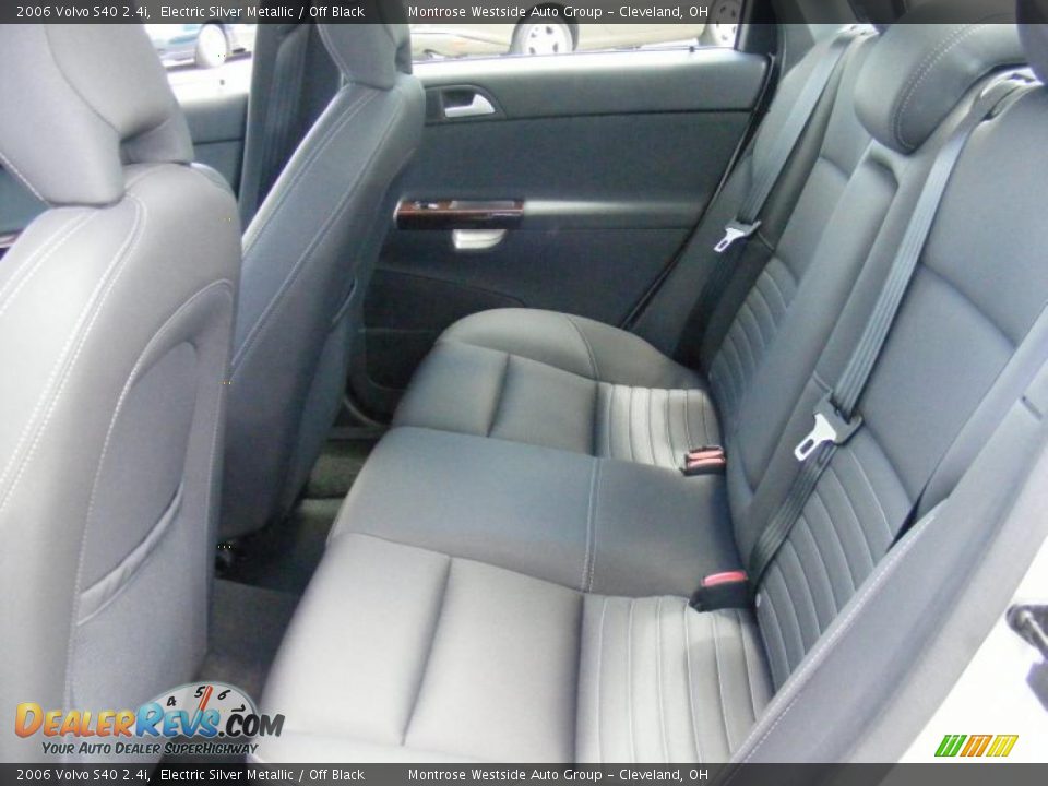 2006 Volvo S40 2.4i Electric Silver Metallic / Off Black Photo #11