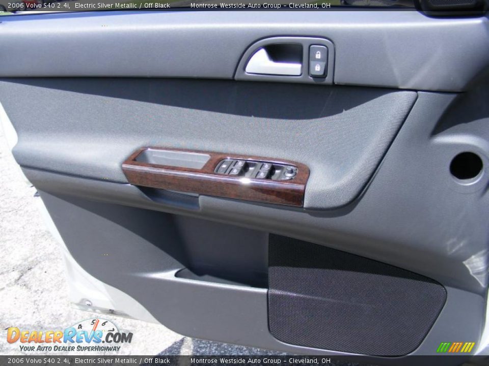 2006 Volvo S40 2.4i Electric Silver Metallic / Off Black Photo #24