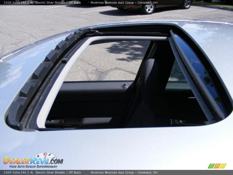 2006 Volvo S40 2.4i Electric Silver Metallic / Off Black Photo #25