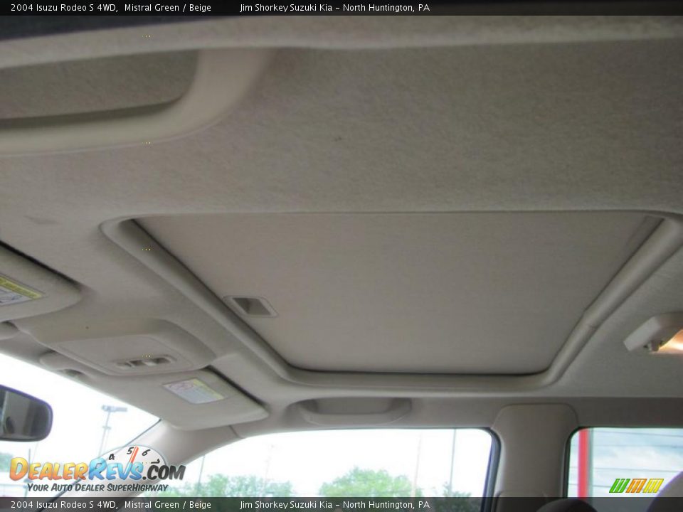 2004 Isuzu Rodeo S 4WD Mistral Green / Beige Photo #10