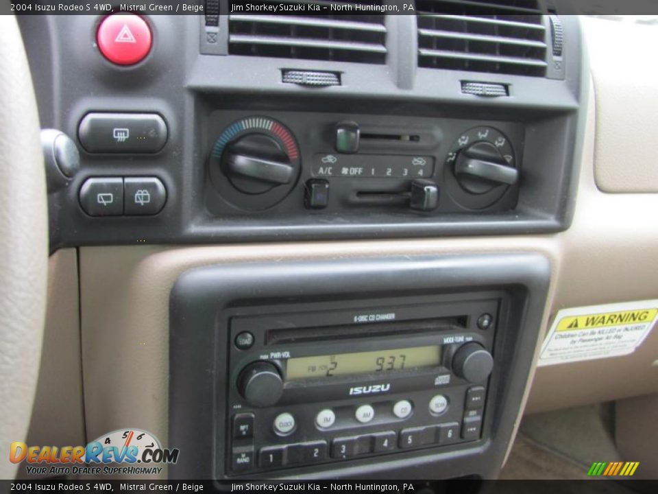 2004 Isuzu Rodeo S 4WD Mistral Green / Beige Photo #12