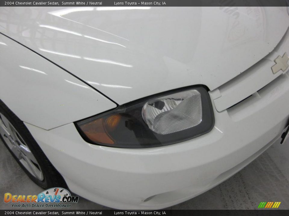 2004 Chevrolet Cavalier Sedan Summit White / Neutral Photo #11