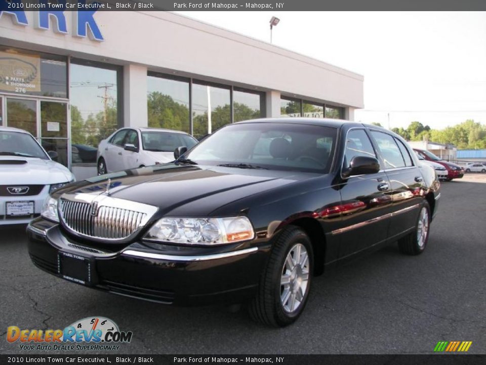 2010 Lincoln Town Car Executive L Black / Black Photo #1