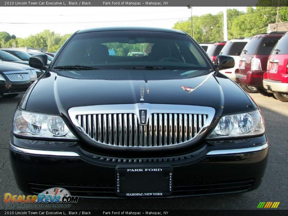 2010 Lincoln Town Car Executive L Black / Black Photo #15