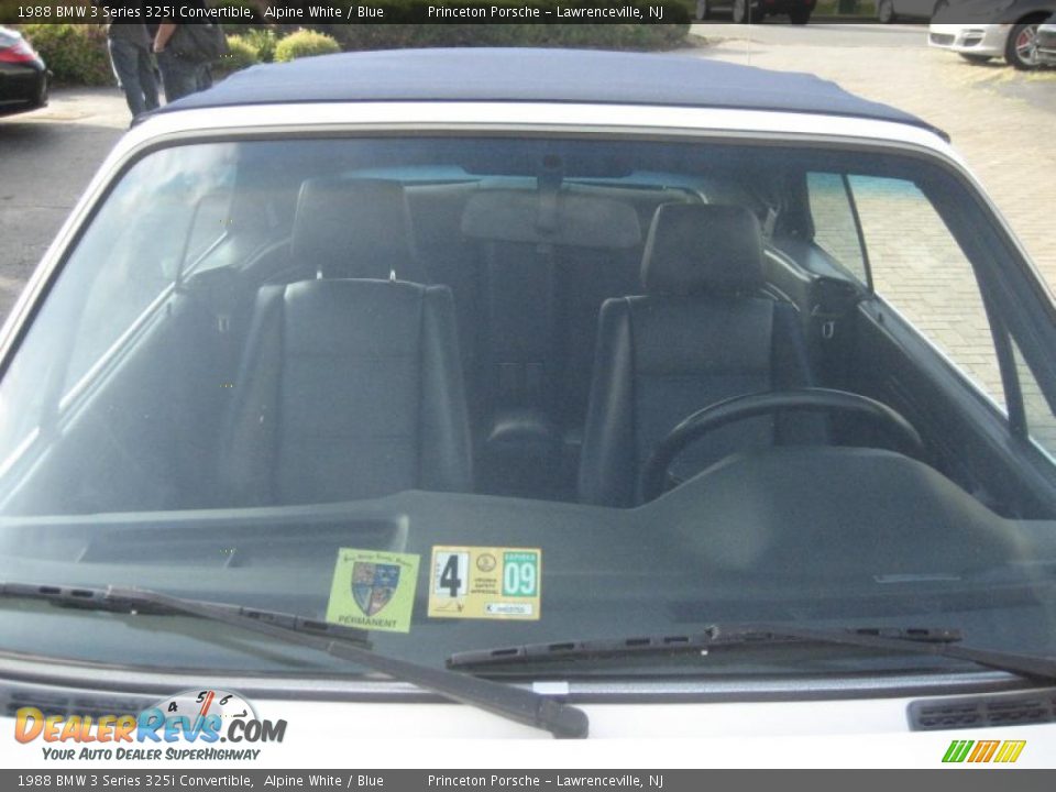 1988 BMW 3 Series 325i Convertible Alpine White / Blue Photo #14