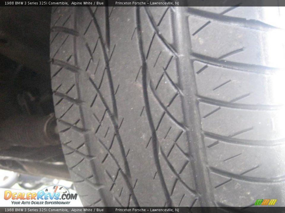 1988 BMW 3 Series 325i Convertible Alpine White / Blue Photo #16