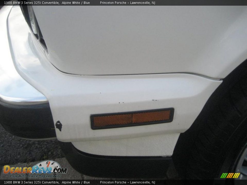 1988 BMW 3 Series 325i Convertible Alpine White / Blue Photo #17