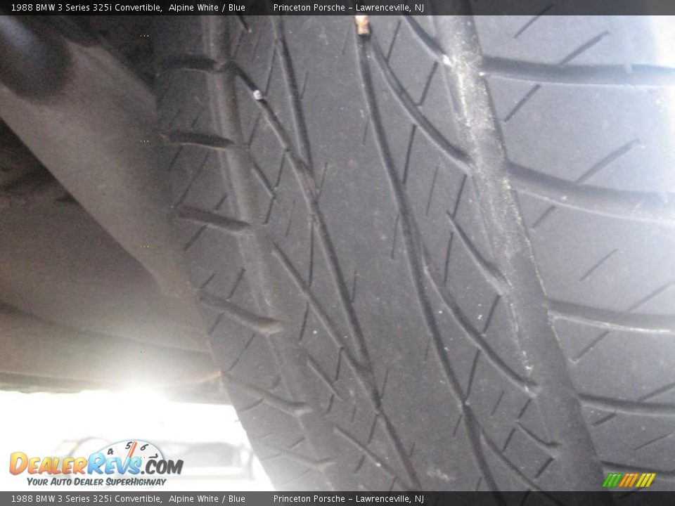 1988 BMW 3 Series 325i Convertible Alpine White / Blue Photo #19