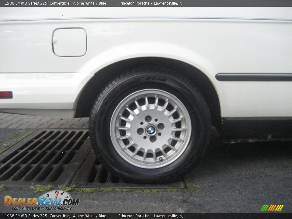 1988 BMW 3 Series 325i Convertible Alpine White / Blue Photo #21