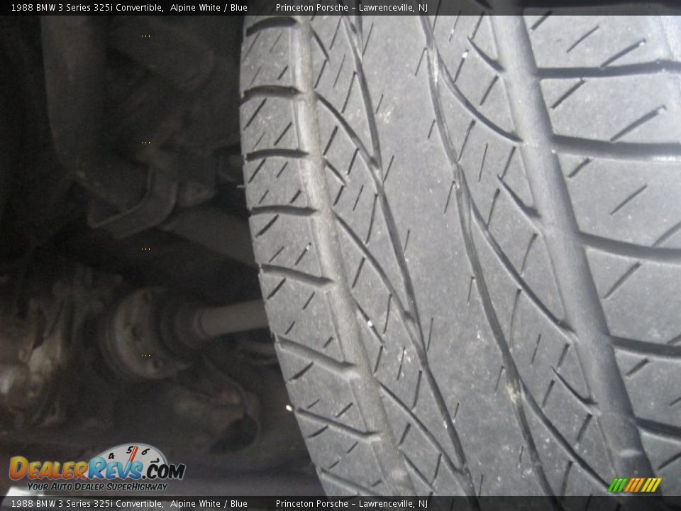 1988 BMW 3 Series 325i Convertible Alpine White / Blue Photo #22