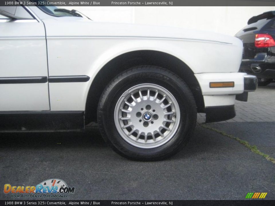 1988 BMW 3 Series 325i Convertible Alpine White / Blue Photo #24