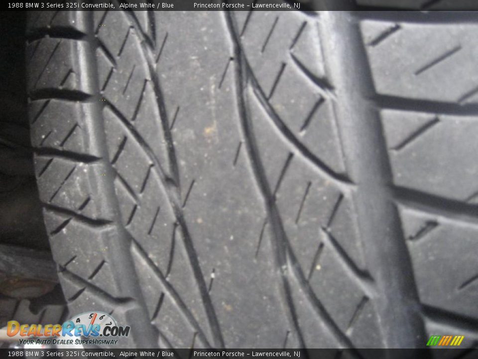 1988 BMW 3 Series 325i Convertible Alpine White / Blue Photo #25